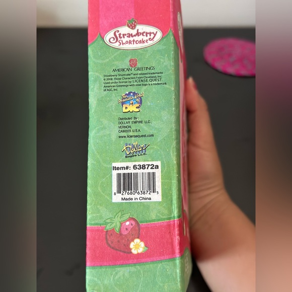 NEW IN BOX 6-1/2" STRAWBERRY SHORTCAKE WALL CLOCK PINK - Picture 6 of 7